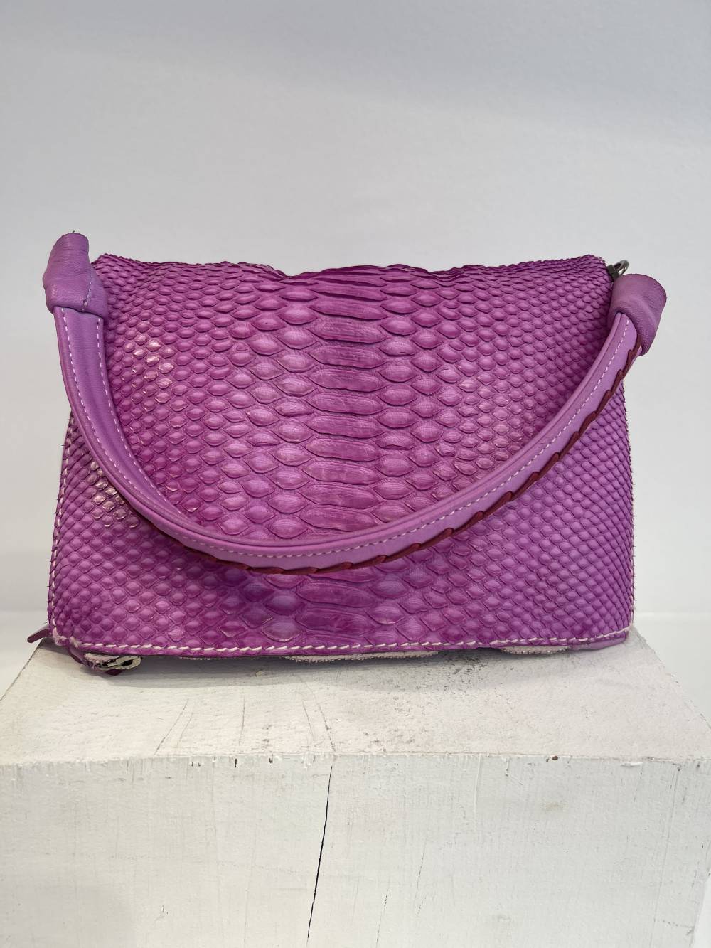 boutique-chaussure-hossegor-lapierrebleue-reptileshouse-min.jpeg